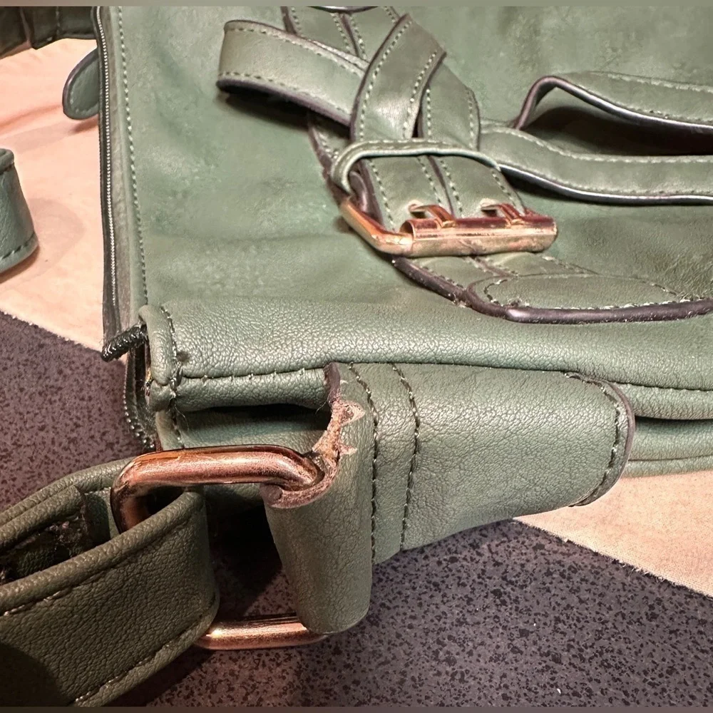 Black Rivet Green Faux Leather Crossbody Purse Multiple Sections 9”x10”x1.5” - Picture 11 of 14